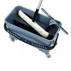 Xô lau kính có bánh xe